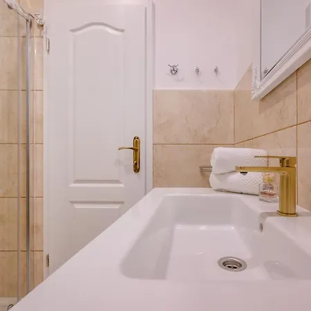 Summer Breeze Luxury Guest house 4*