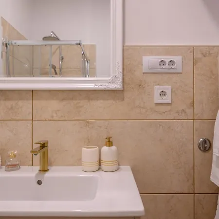 Summer Breeze Luxury Guest house